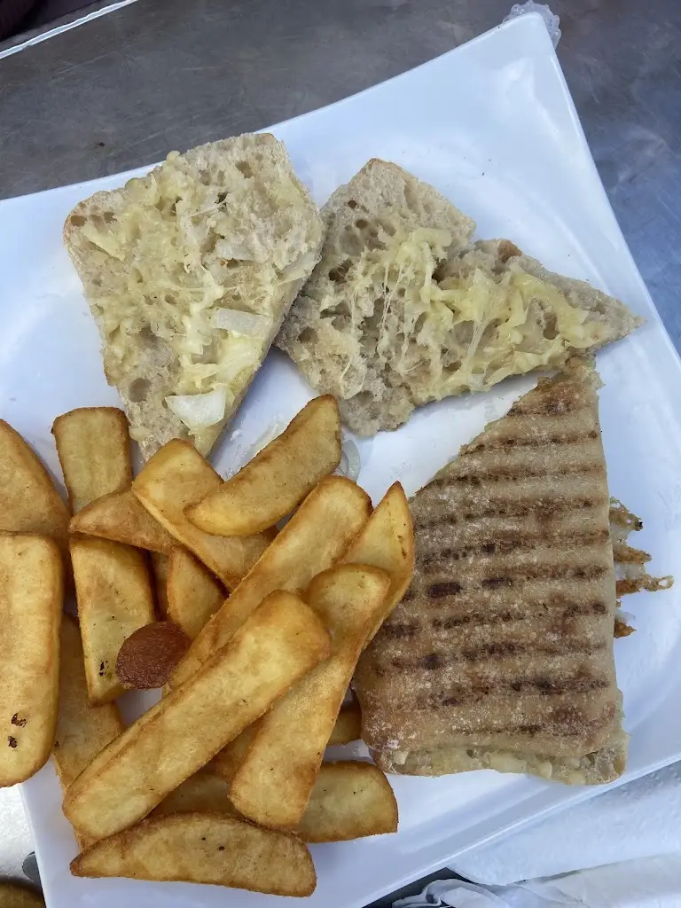 Georgia Baldwin_ReFresh Cafe_Arnold_review