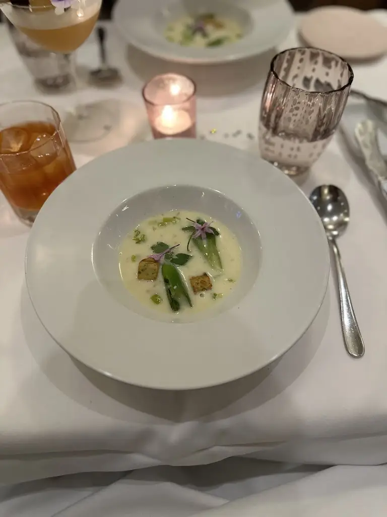 Alex Guilford_The French Table_Ditton Hill_recensione