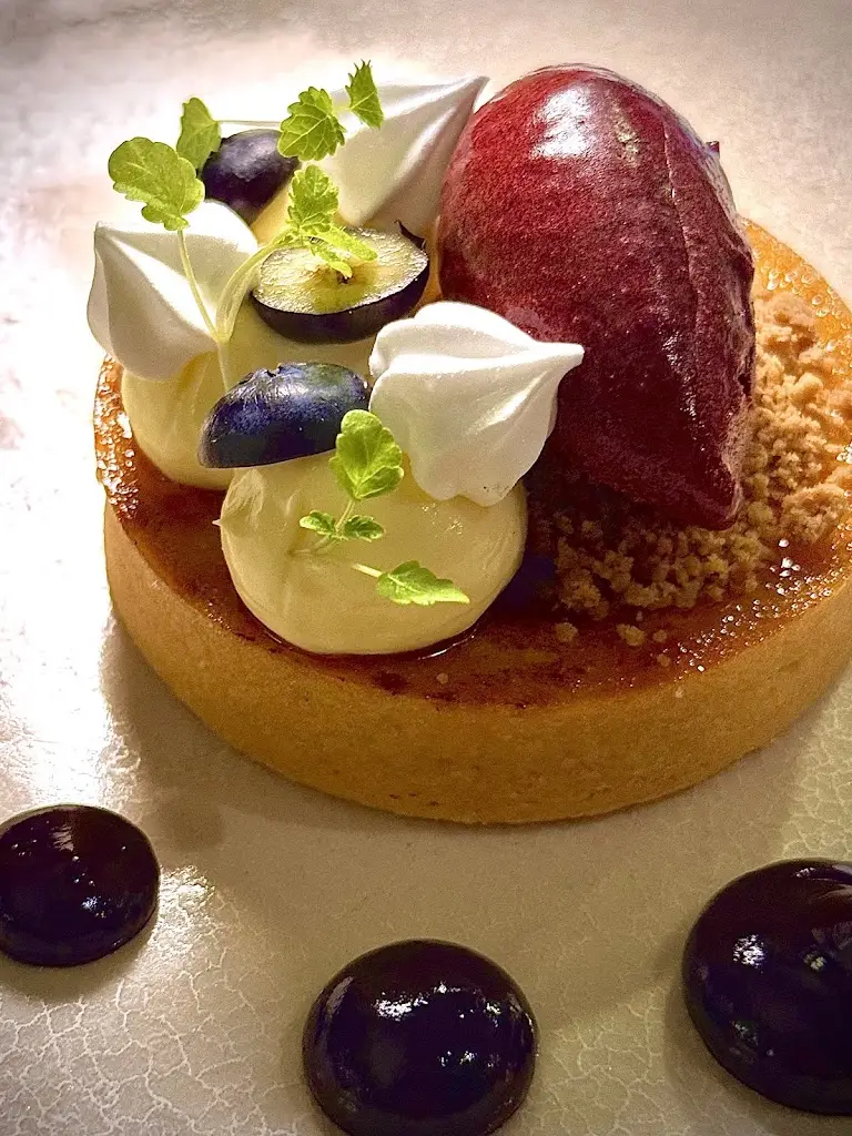 The French Table_Ditton Hill_slider_image_3