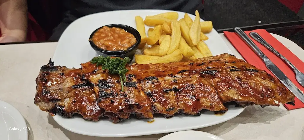 Andreea Salvage_Damon's Restaurant_Doddington_review