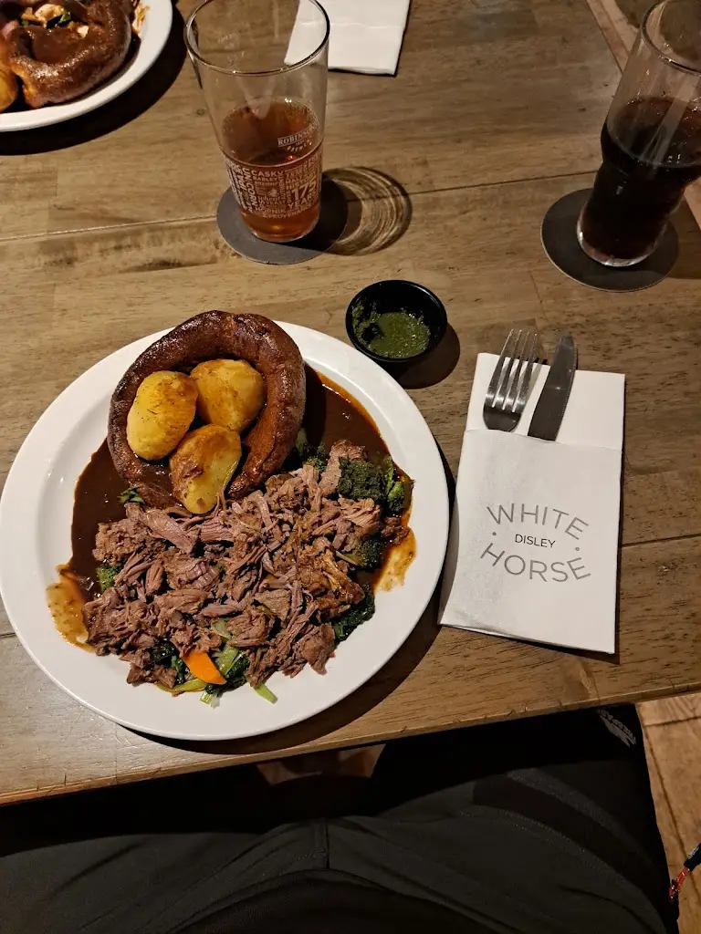 Lee Carter_White Horse, Disley_Disley_reseña