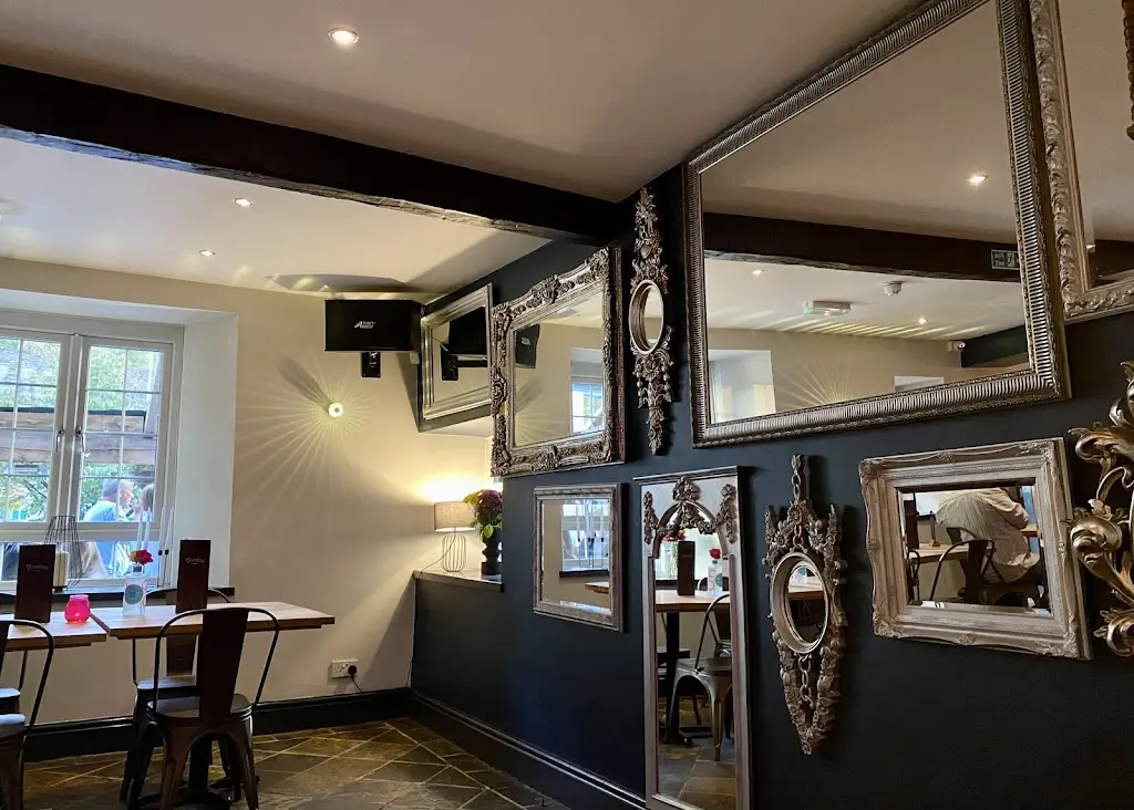 David Simkins_Frankies Lodge_Disley_review