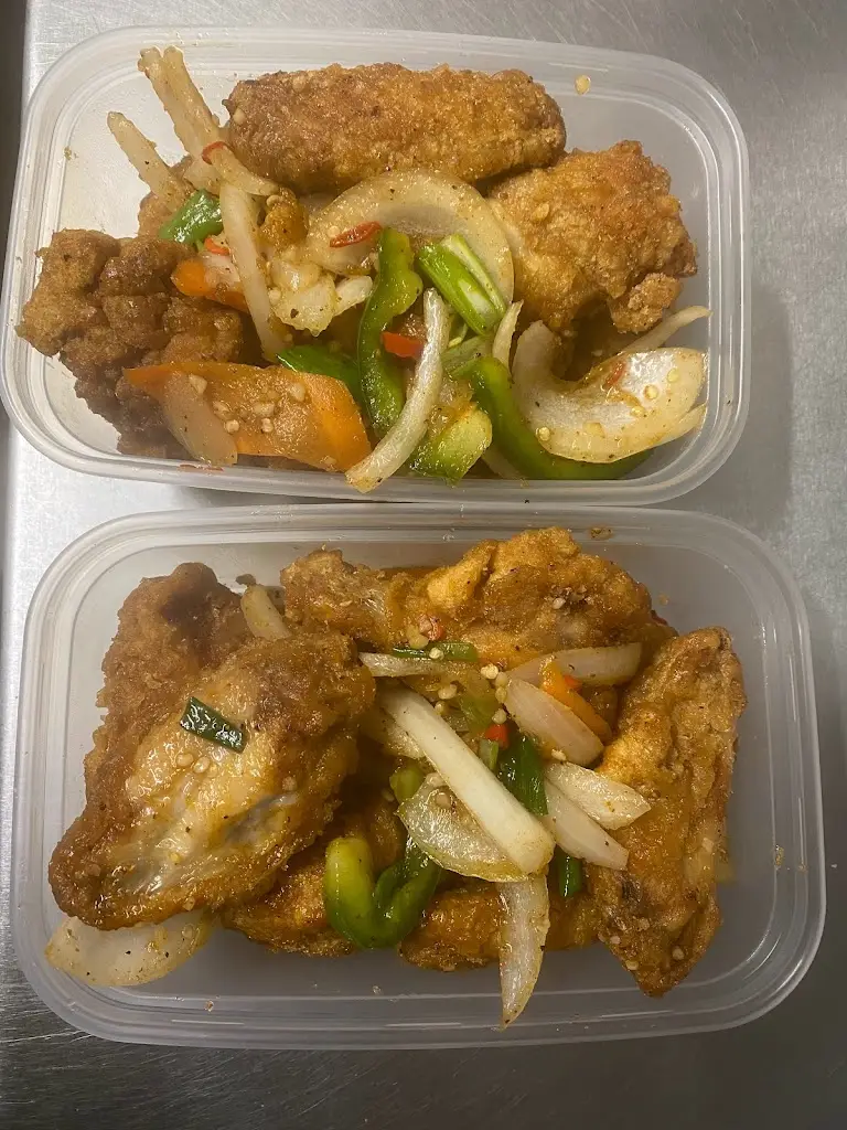 Golden kitchen_Disley_slider_image_2