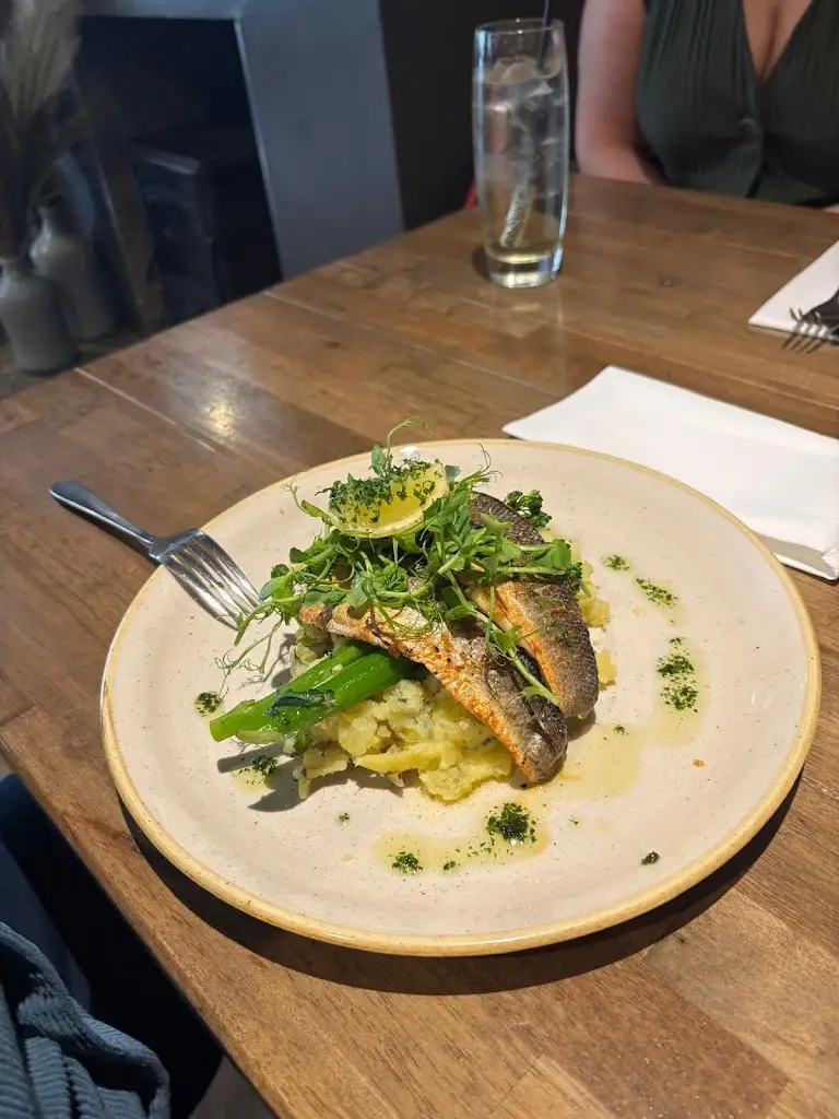 Lisa Sanders_The Crown Hawk Green_Disley_review