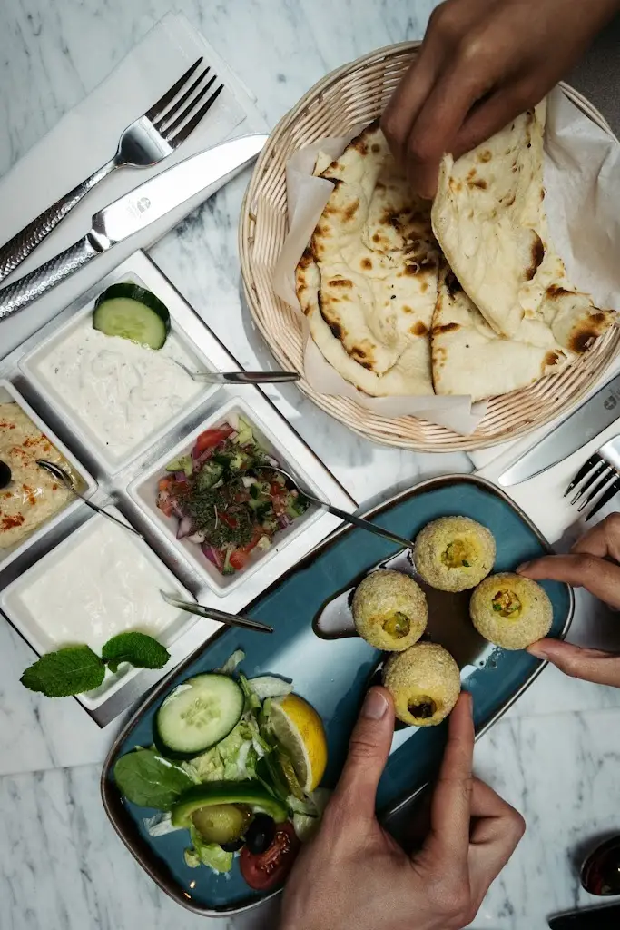 East To West Bar & Grill_Disley_slider_image_3