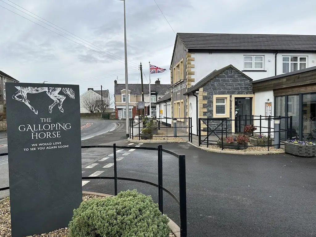 Lee Rielly_The Galloping Horse_Distington_review