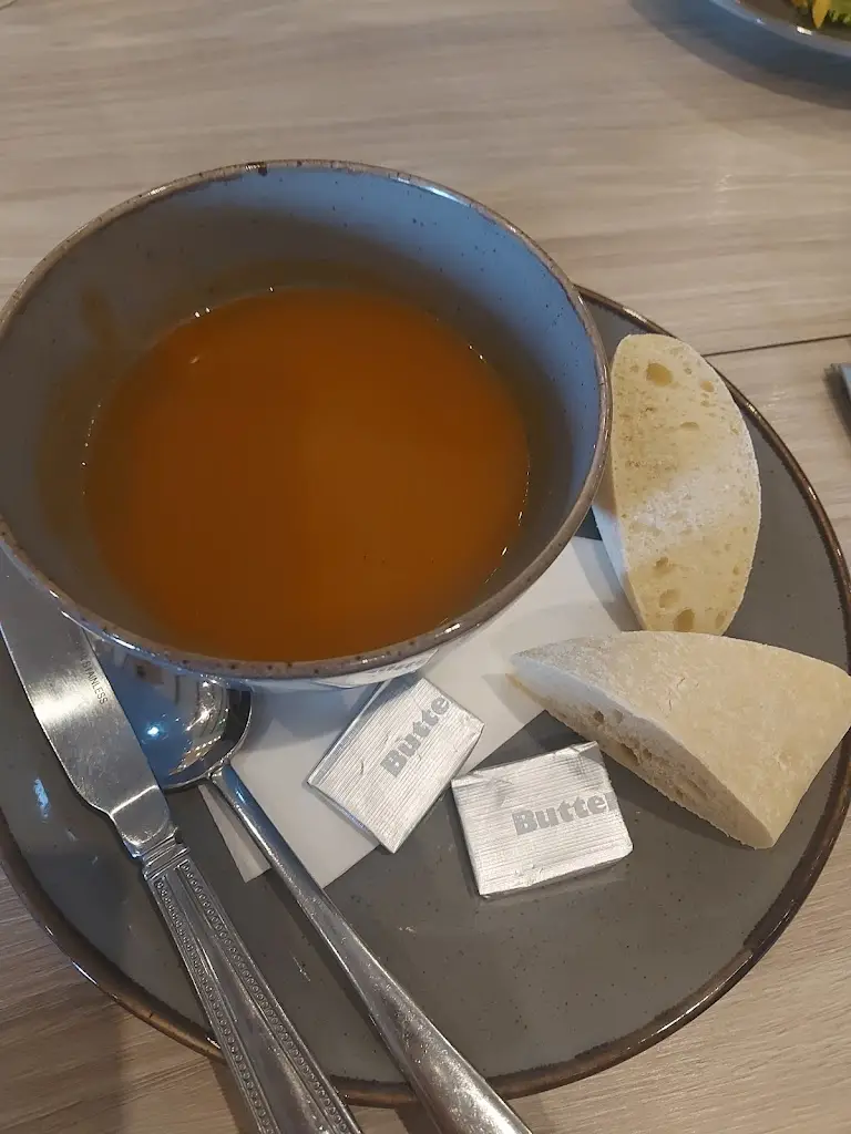 Tanya Lucas_The Galloping Horse_Distington_review