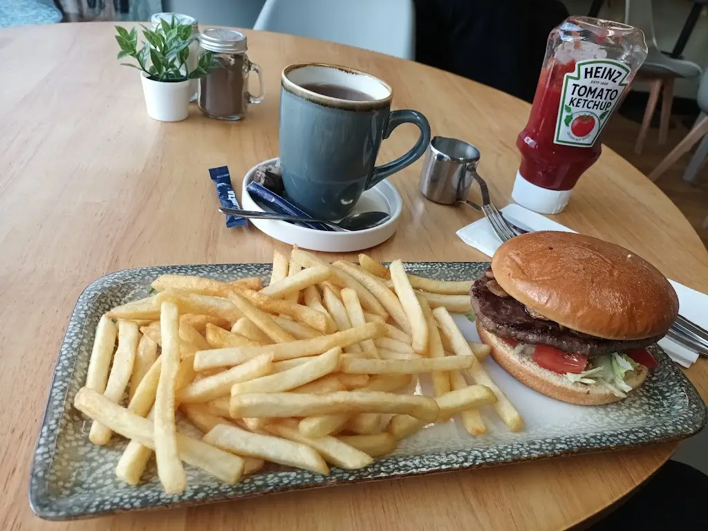 Carlie P.F._Paradise Cafe_Arnold_review