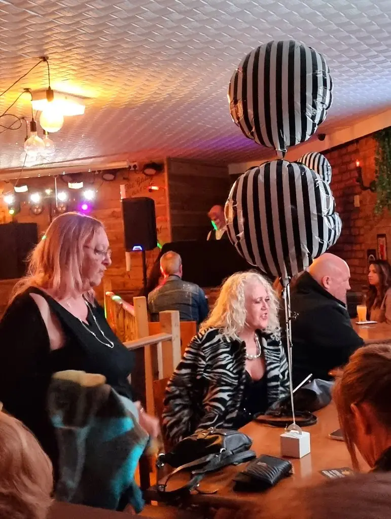 Jan_The Gaslight Cocktail Bar_Distington_review