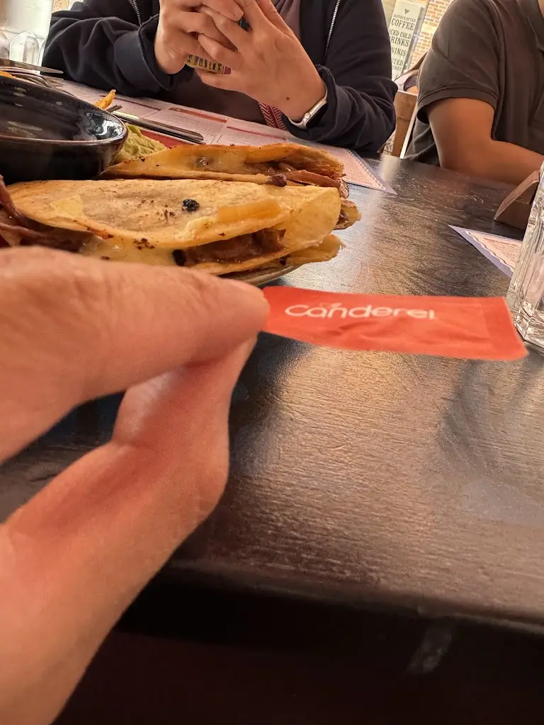 Miguel Villarivera_Saludo Lounge_Distington_review