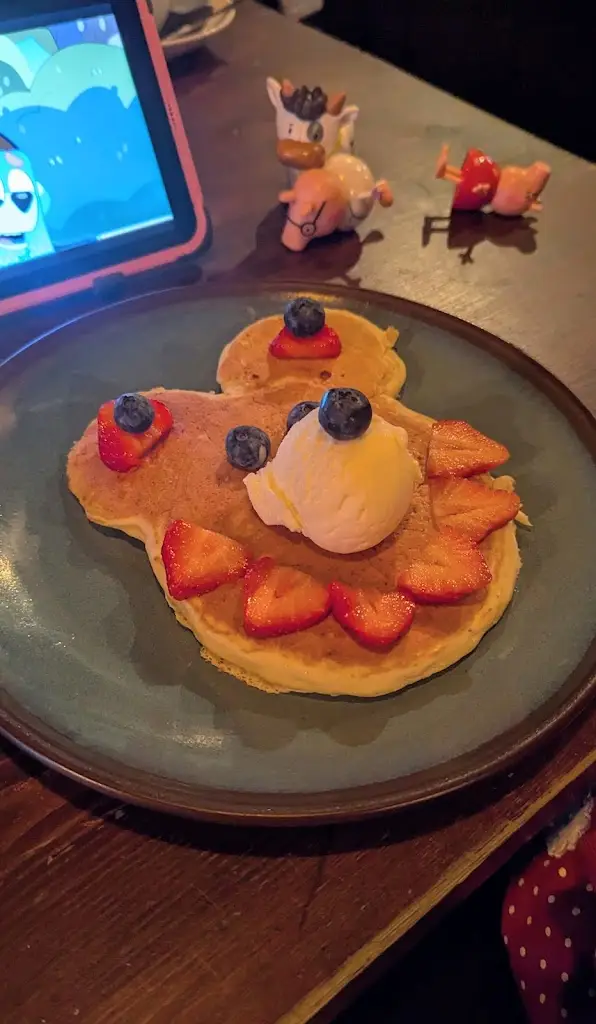 Natalie Lewis_Curiosity_Atherton_review