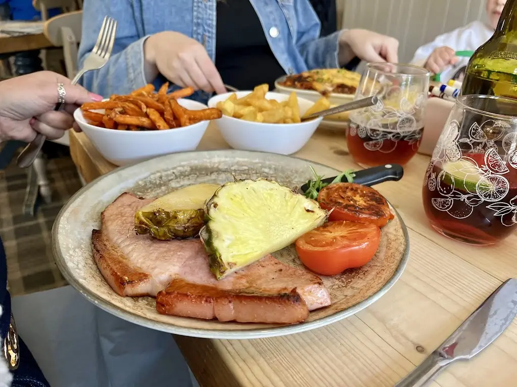 Neale Harrison_The Roebuck_Draycott_review