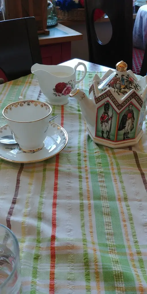 Emma Graves_Victoria Vintage Tea Rooms_Draycott_review