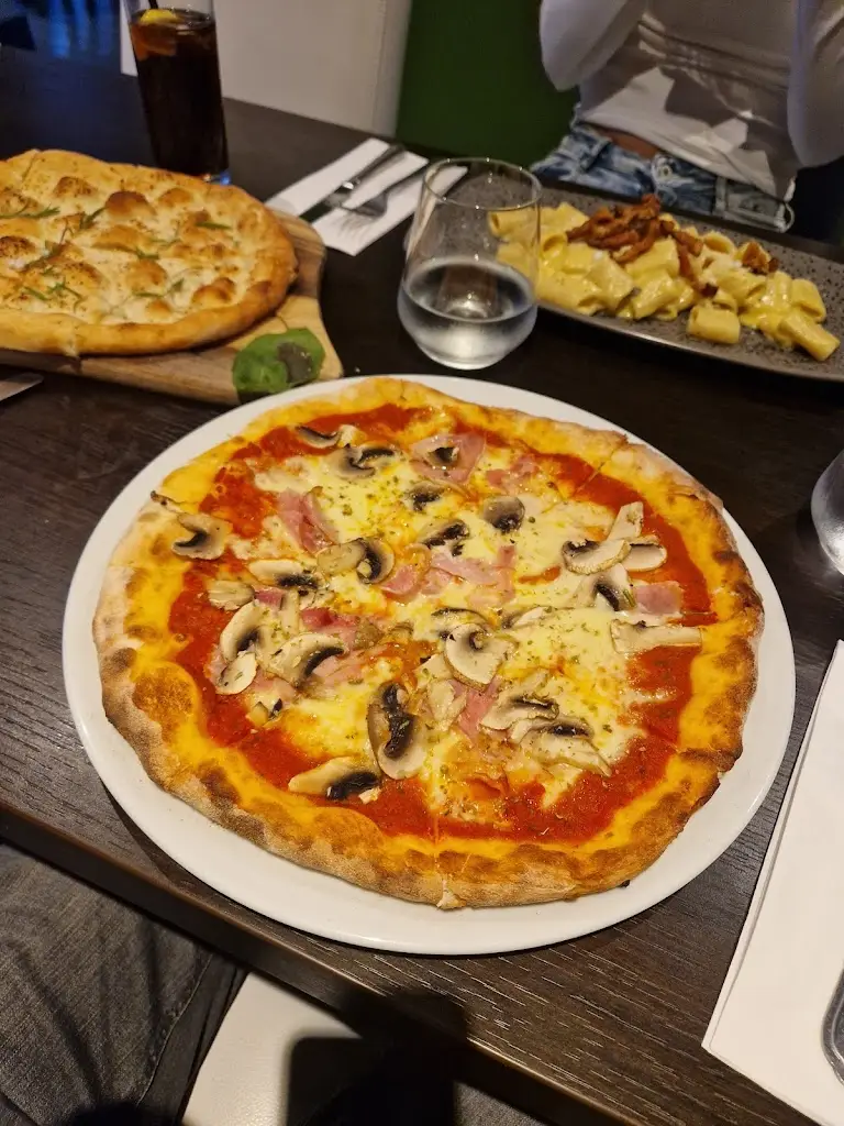 Ben Rogers_Aroma Ristorante Italiano_Dorking_review