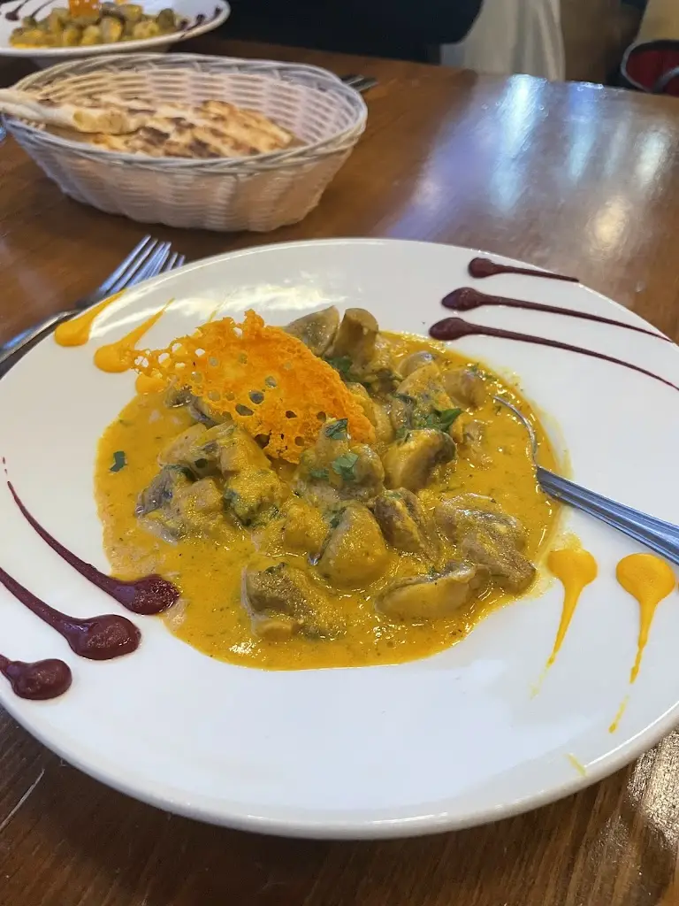 Michaela Giles_Roosters Kitchen_Dorking_review