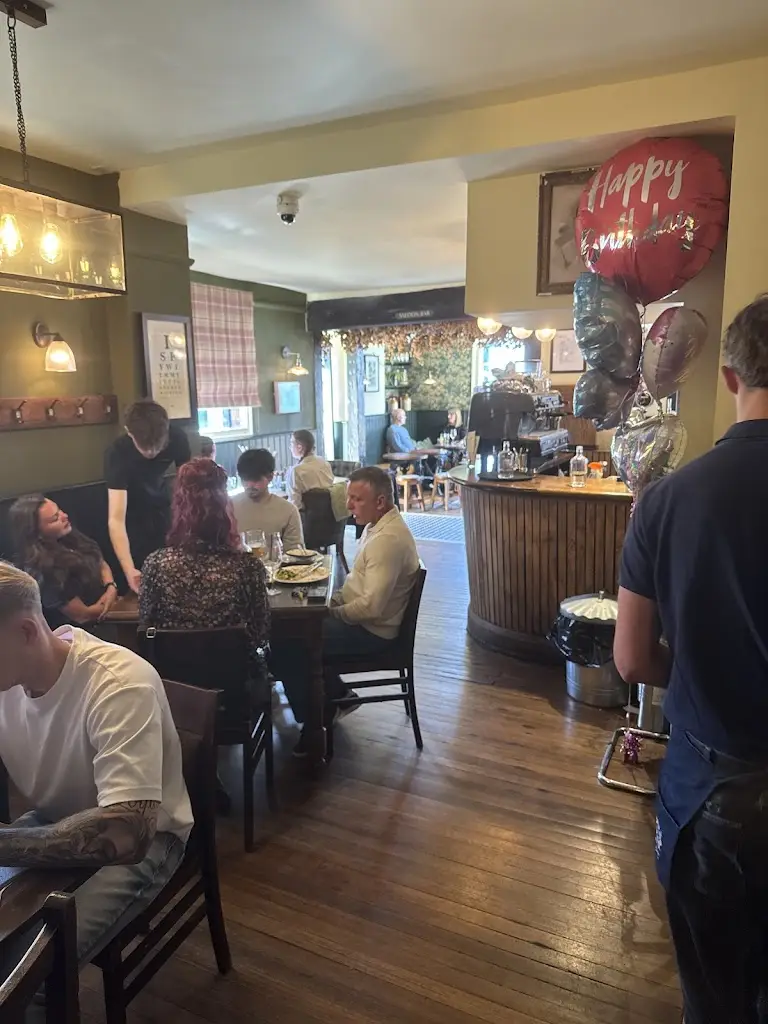 Mark Waddell_The Queen's Head_Dorking_review