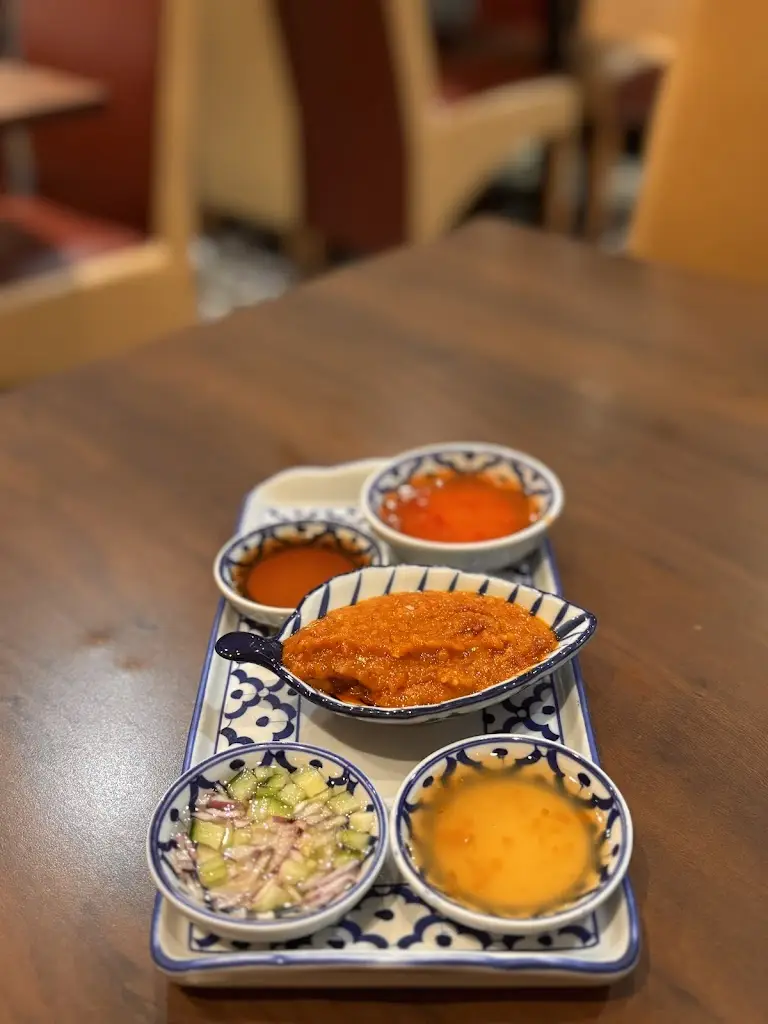 Erin Mchell_Sang Thai_Dorking_review