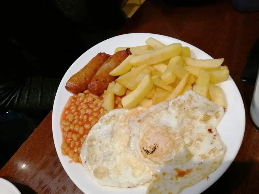 Anett Rozsa_Peppe's Cafe_Dorking_review