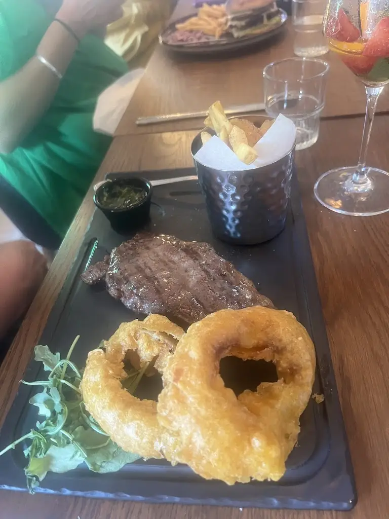 Hannah Lloyd_Heaven's Kitchen Dorking_Dorking_review