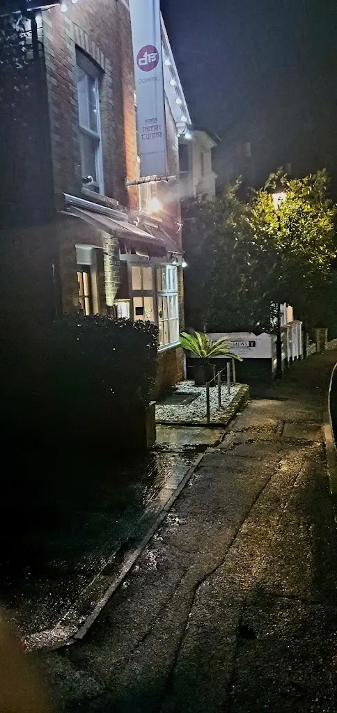 Dr Tariq Ahmad PhD CEng MIET_Dorking Brasserie_Dorking_reseña