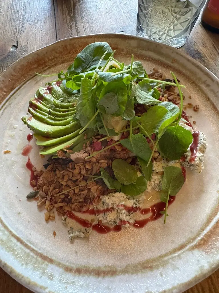 Tina Cooper_HolmeStores_Dorking_review