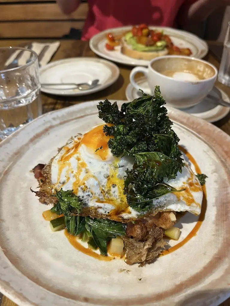 Annabel Hardy_HolmeStores_Dorking_review