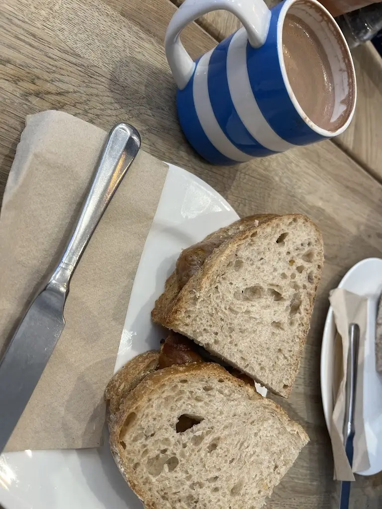 J Tamara_Two Many Cooks_Dorking_review