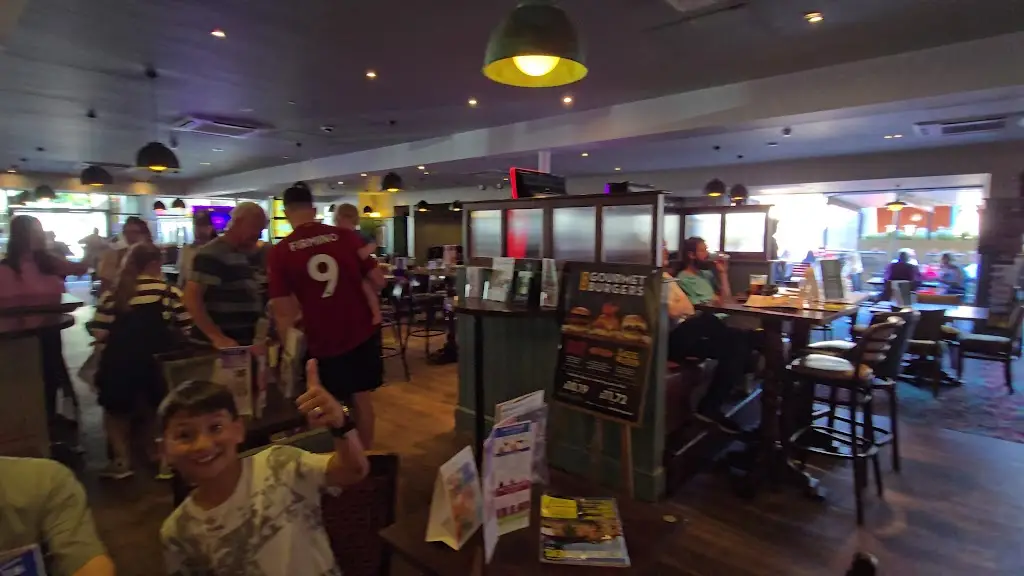 The Bottle Kiln - JD Wetherspoon_Dovercourt_slider_image_2