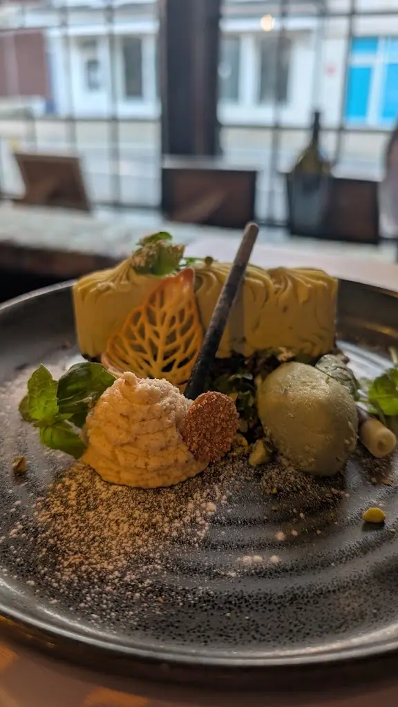 KATARZYNA PLAZA_Al Molo-Dorchester_Dorchester_review