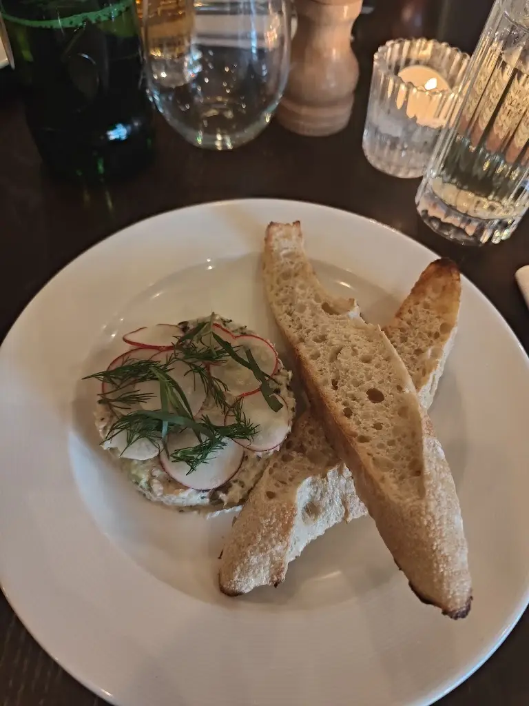 Nicki Cattel_Côte Dorchester_Dorchester_review