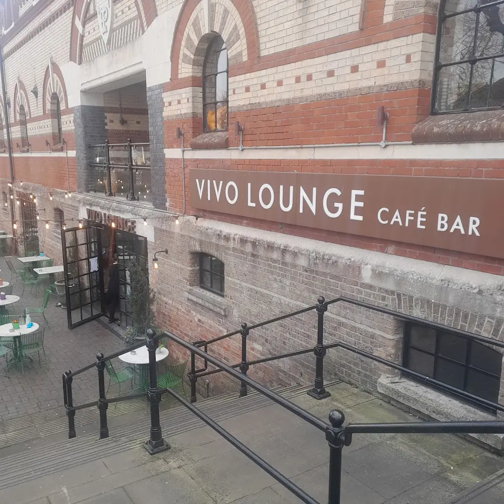 paul brown_Vivo Lounge_Dorchester_review