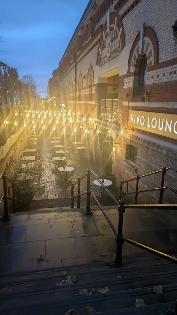 Tetiana Tuz_Vivo Lounge_Dorchester_review