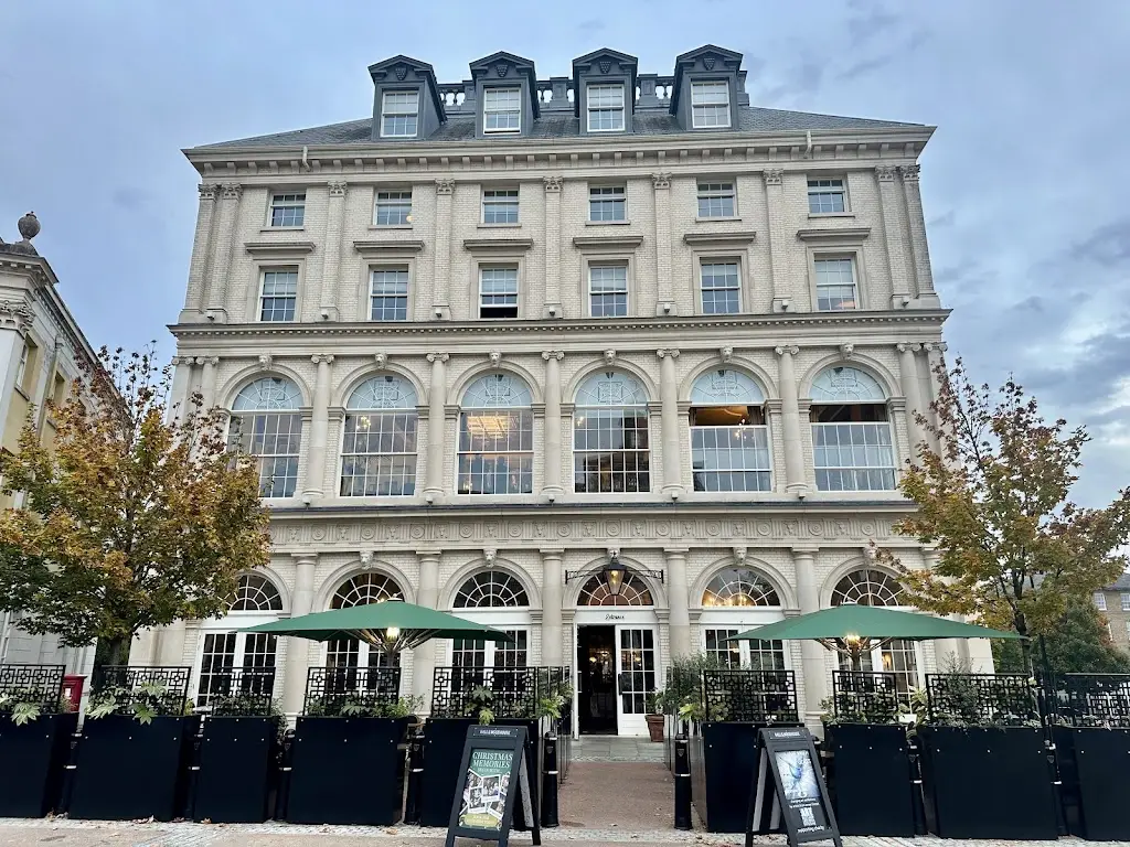 Michele Visser-Fitton_The Duchess of Cornwall_Dorchester_Bewertung