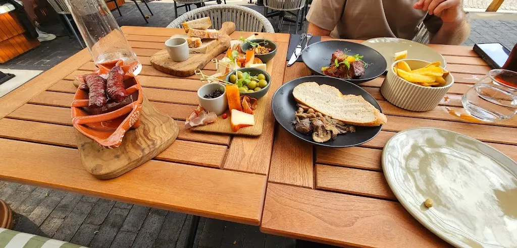 Shaun Brooker_Santos + Co_Dorchester_review