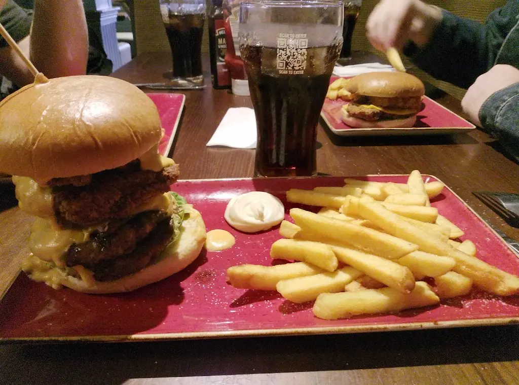 M Muldoon_Chequers (Coal Aston)_Dronfield_reseña