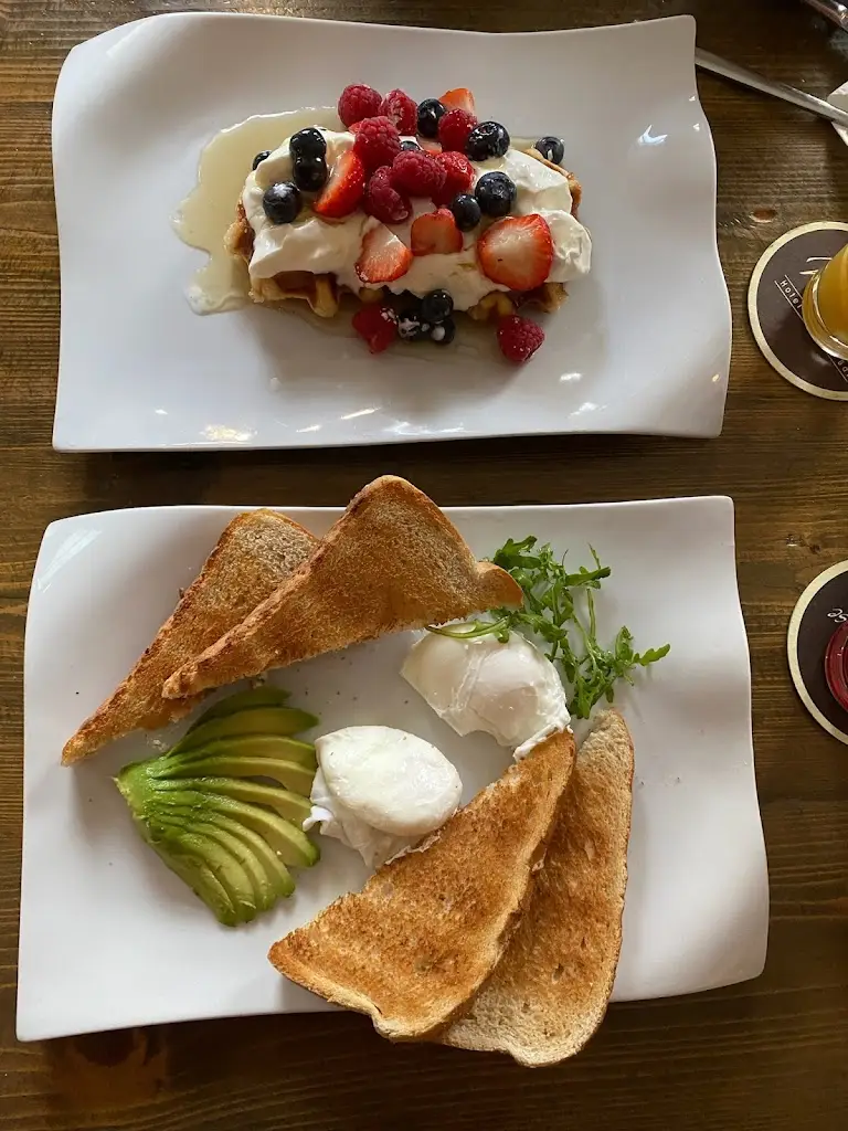 Petra Callus_The Manor House Hotel_Dronfield_review