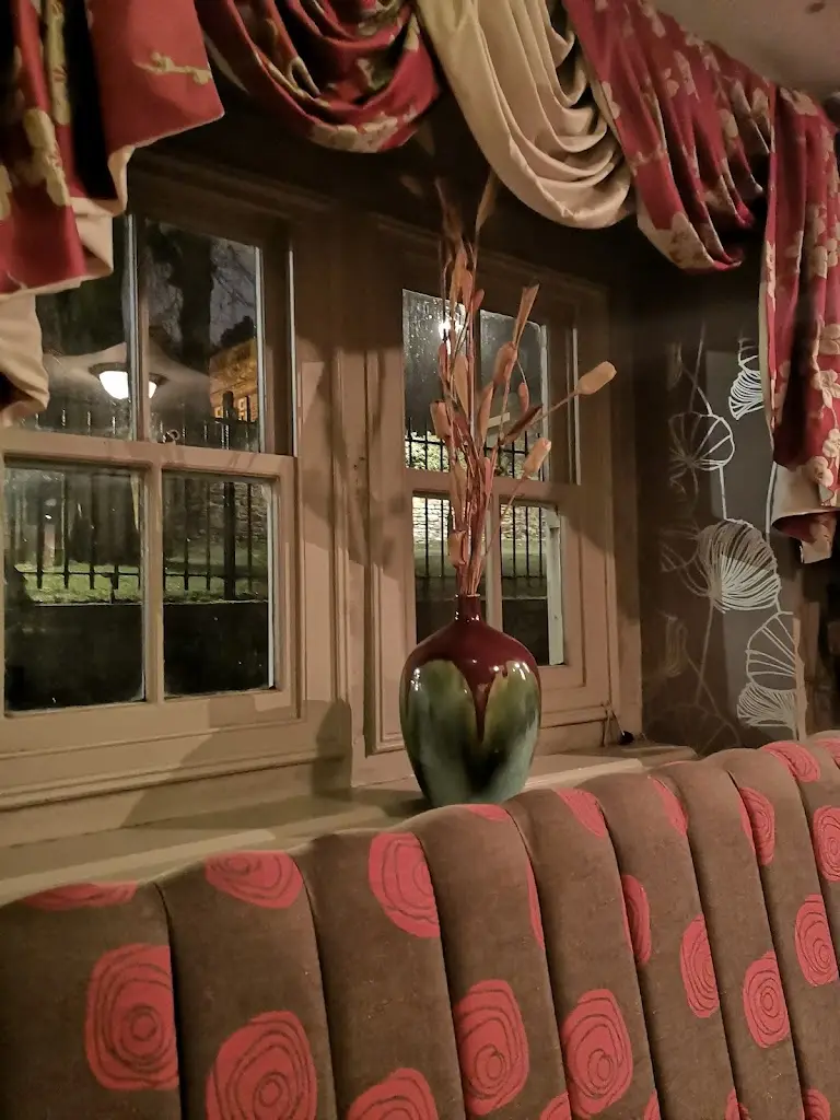 Sally “Sapphire” Vernon_Samad Cottage_Dronfield_review