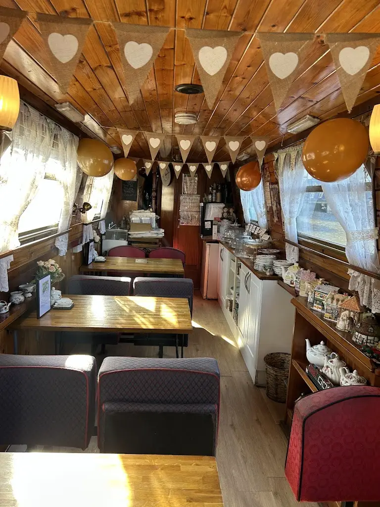 Safari narrow boat tearoom_Droylsden_slider_image_2