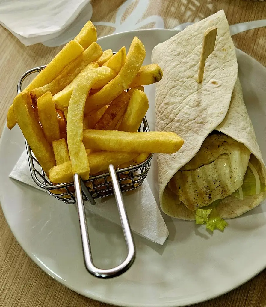 Lauren Gallagher_Central Cafe and Sweet Creations_Droylsden_review