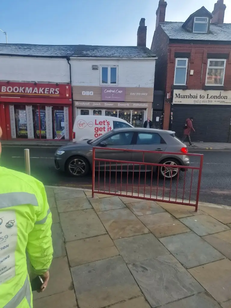 Simon_Central Cafe and Sweet Creations_Droylsden_review