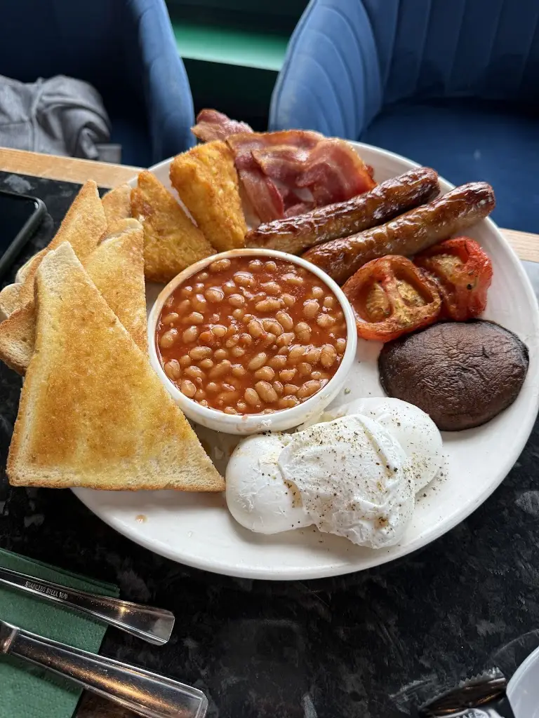 Maral Rahim-Salehi_The Lounge_Droitwich_review