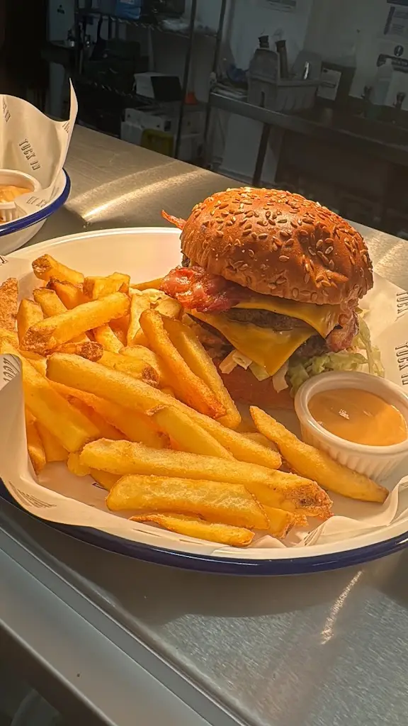 Gavin Casey_Pillar of Salt_Droitwich_reseña