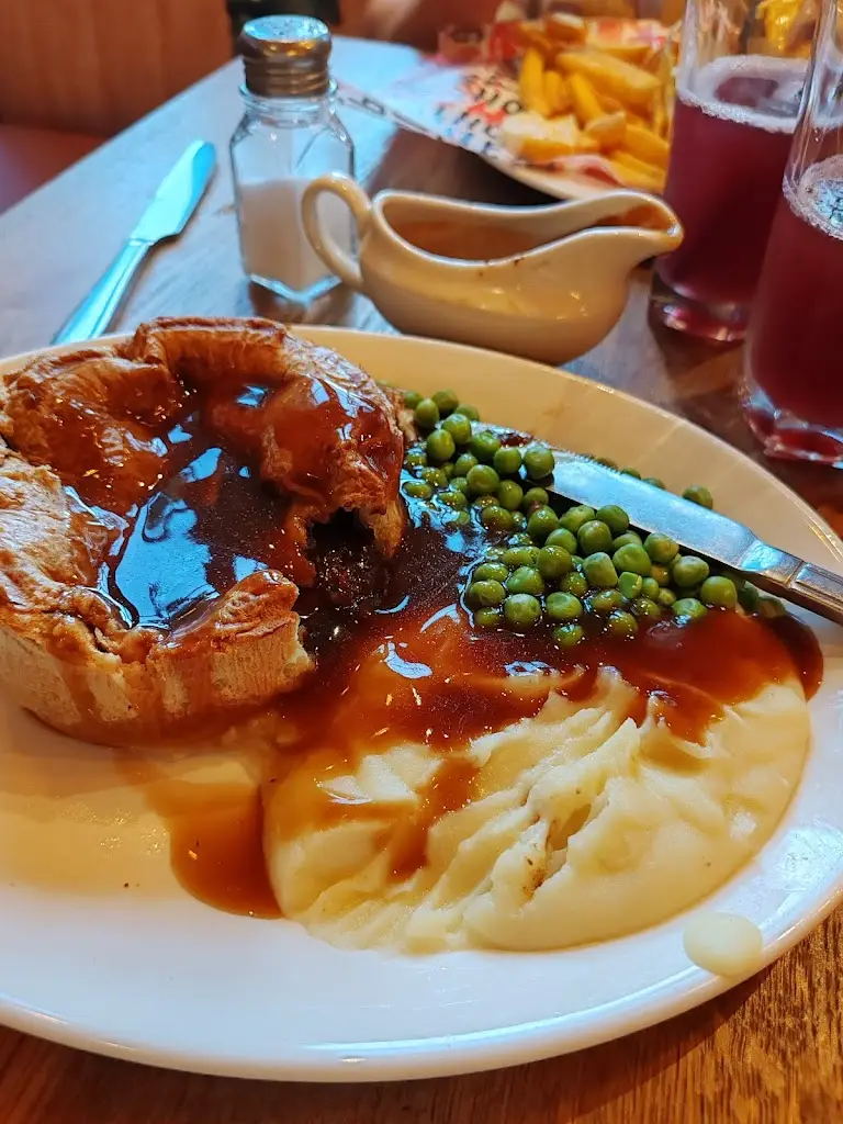 Wendy Gatfield_Castle_Droitwich_review