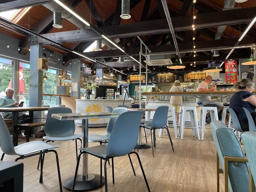 Droitwich Spa Lido Café_Droitwich_slider_image_1