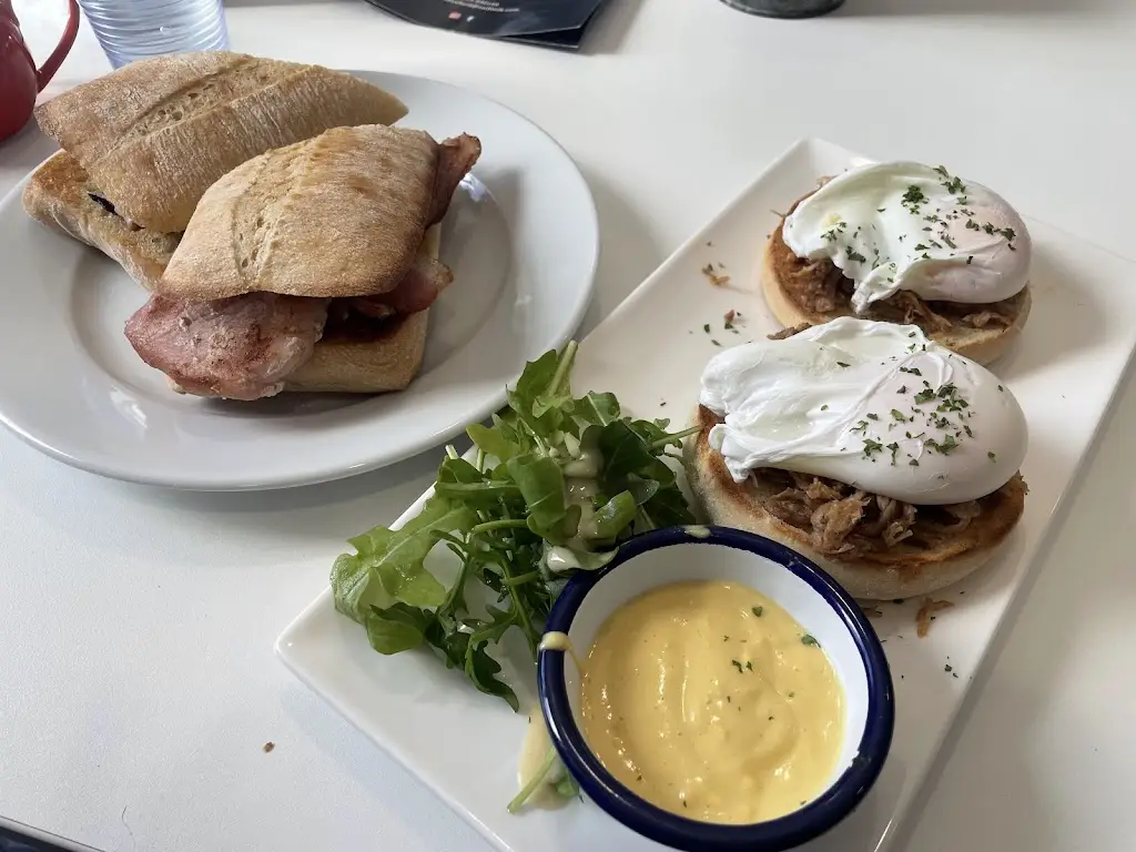 Claudette Lopez_Café 19_Duxford_reseña