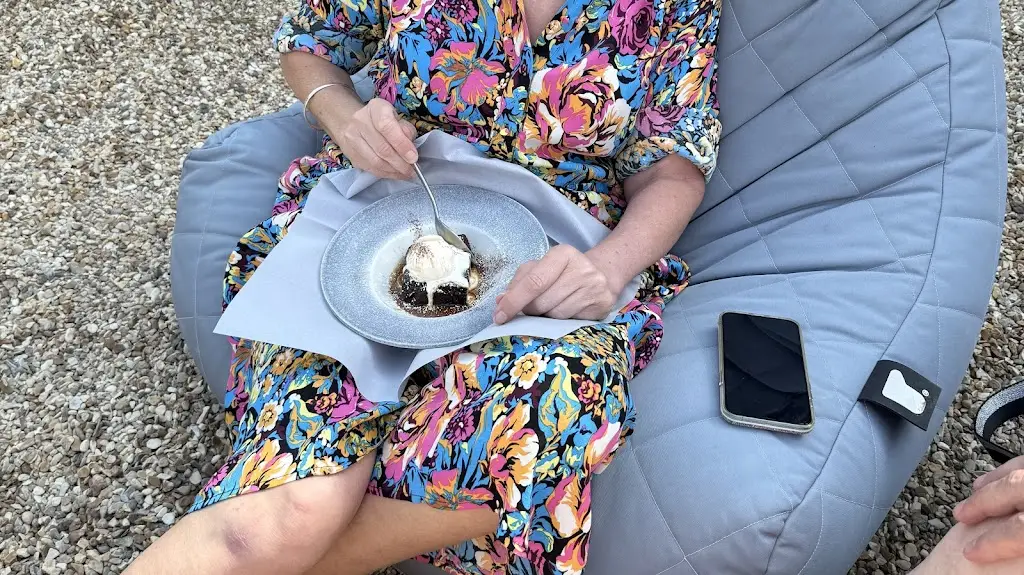 Georgia Wright_The Lodge, Duxford_Duxford_recensione