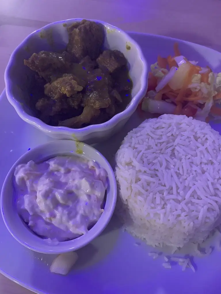 Sandra_876 Lounge_Dudley_review