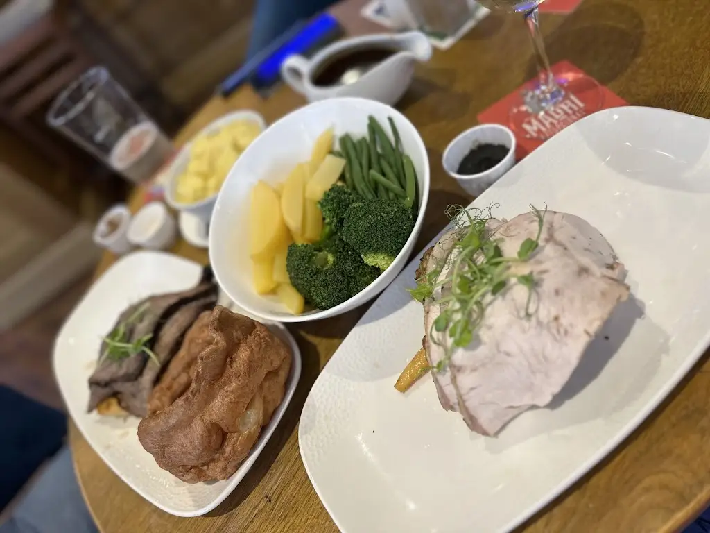 lynne phipson_The Fellows Pub_Dudley_review