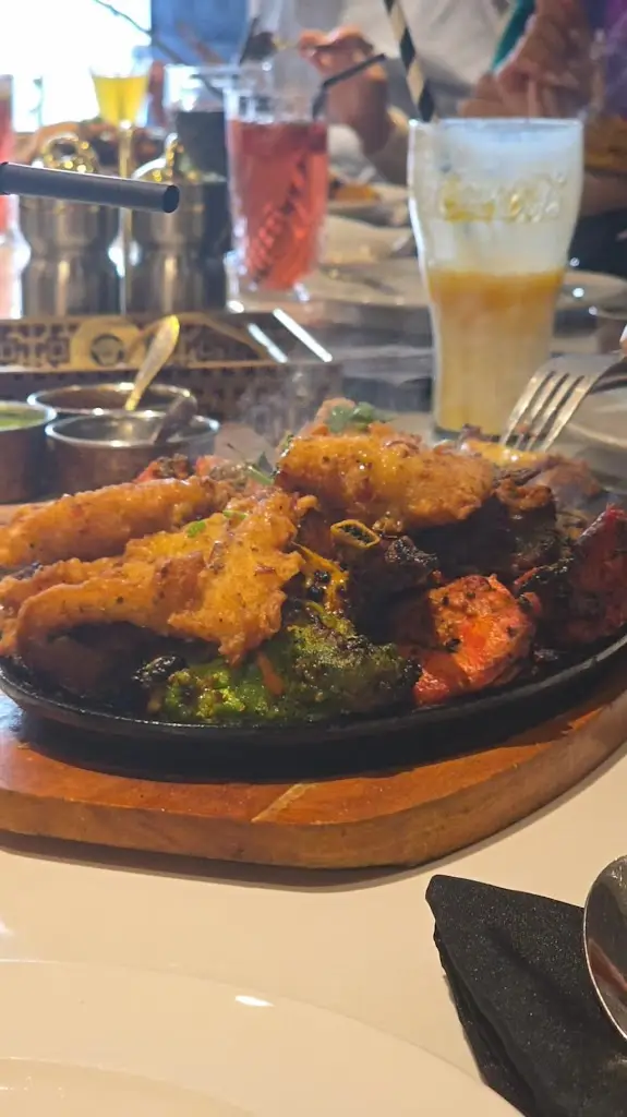 Rajwinder Dhanda_URBAN PANJAB_Dudley_recensione