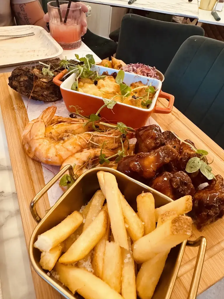 Laura Raske_Social-Eyes Bistro_Earl Shilton_review